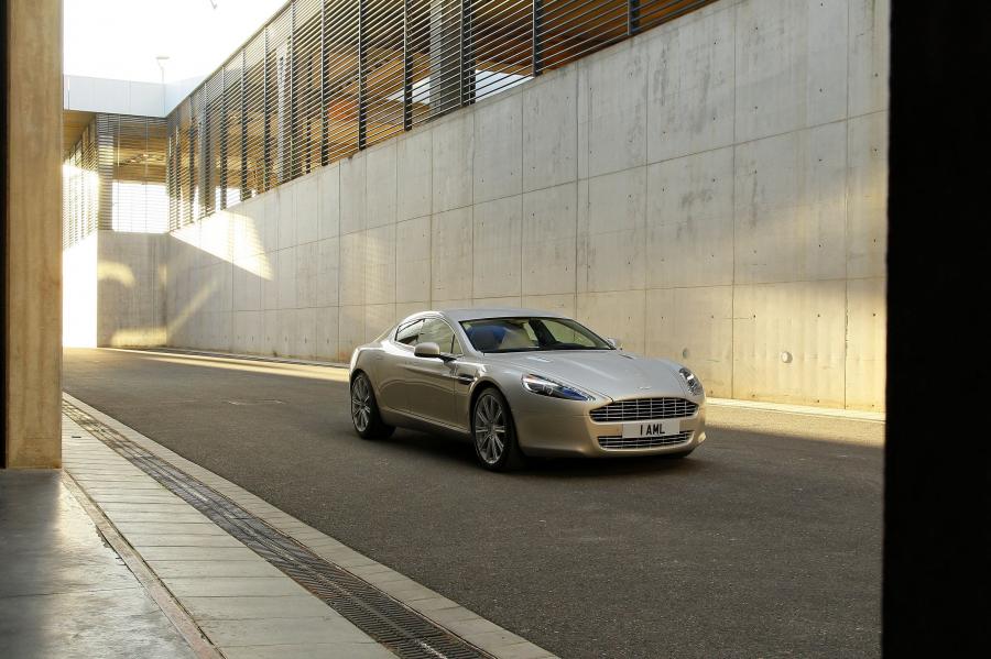  Aston Martin Rapide 2010 года  (фото 24 из 190)